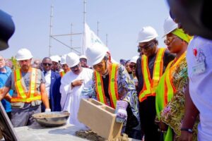 Read more about the article First Lady Tinubu Hails Governor AbdulRazaq as an Outstanding Achiever Amid New Project Launches