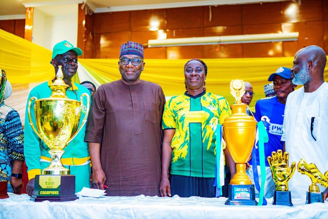 You are currently viewing Governor AbdulRazaq Rewards Kwara United Players with N5m and Land for Historic Cup Victory