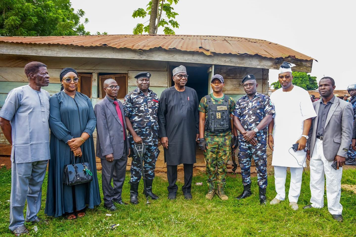 Governor AbdulRazaq Meets Security Chiefs in Kwara South